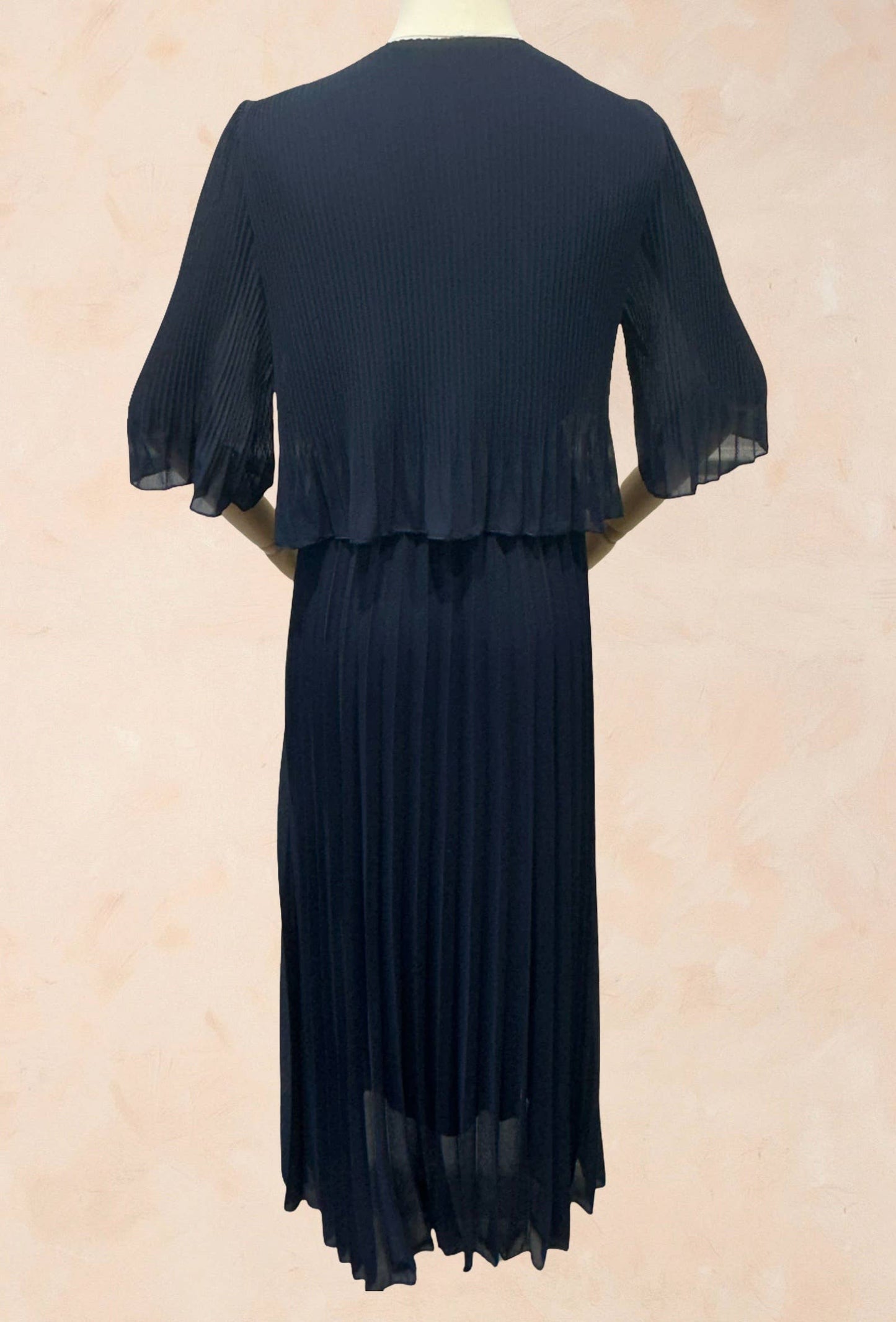 Elegant long pleated round neck dress-Navy