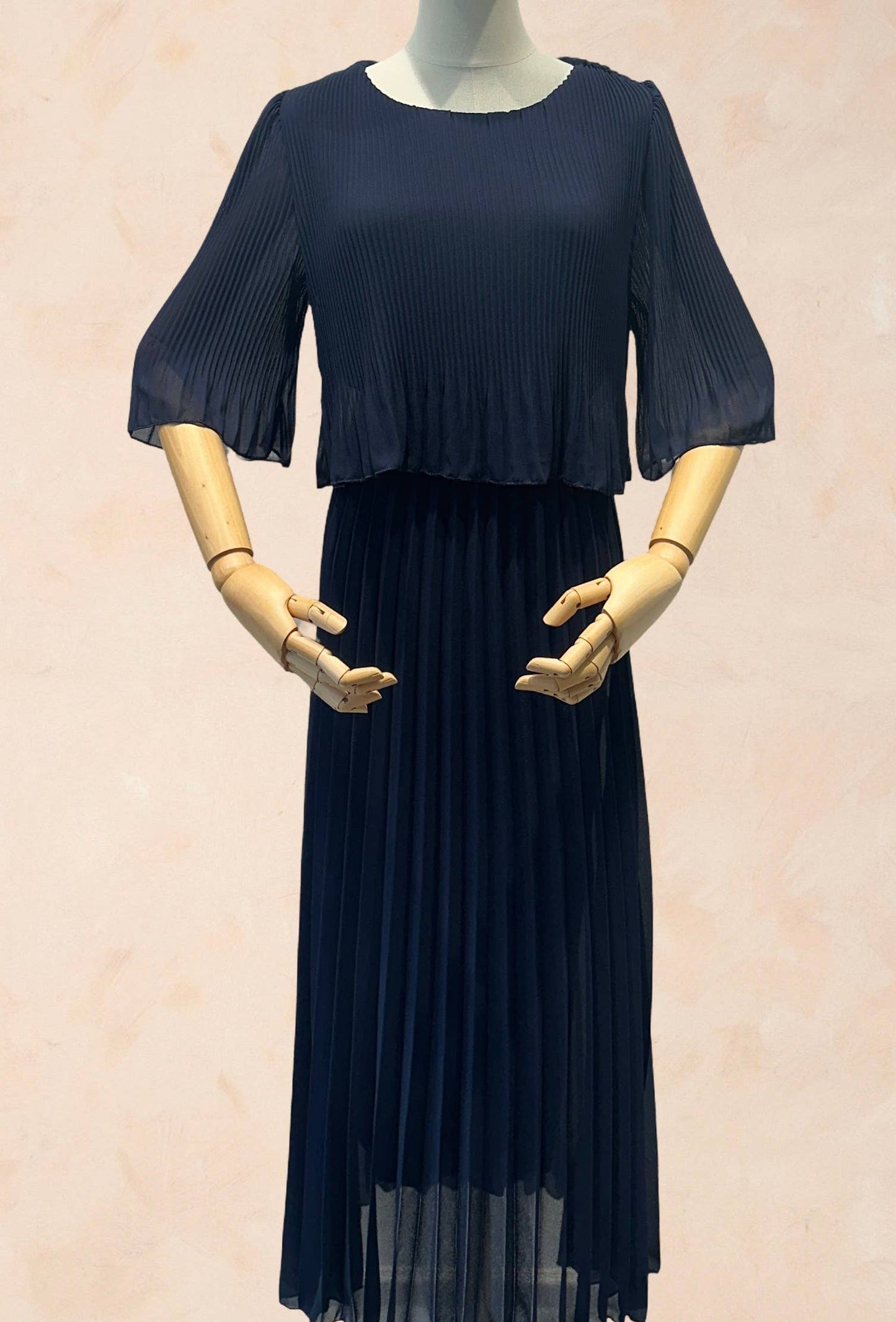 Elegant long pleated round neck dress-Navy