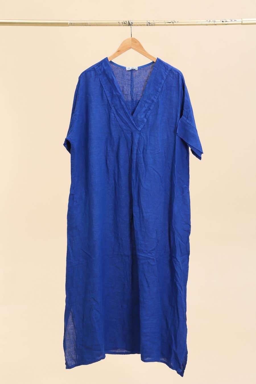 Long dress v-neck 62733 100% linen: Mustard