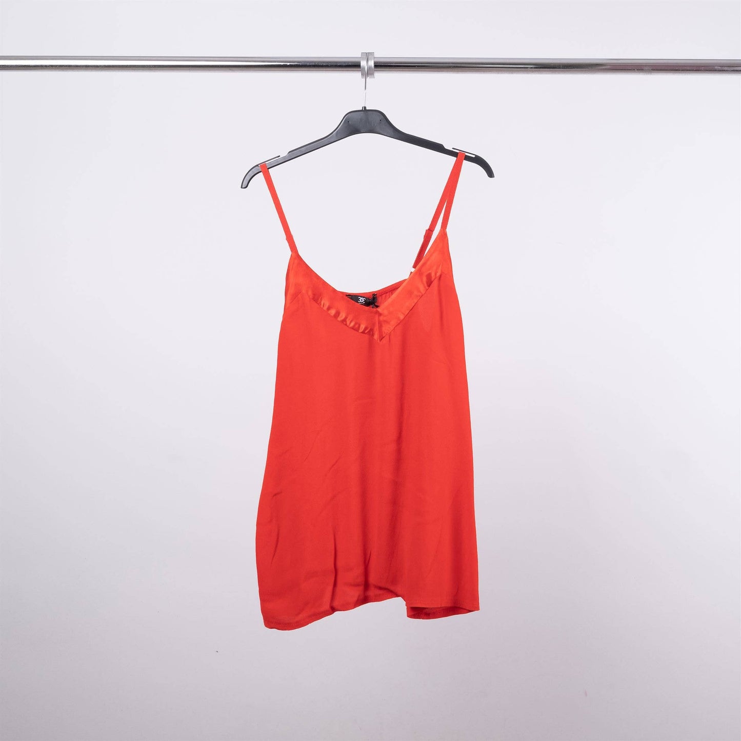 V-neck tank top with satin band Red